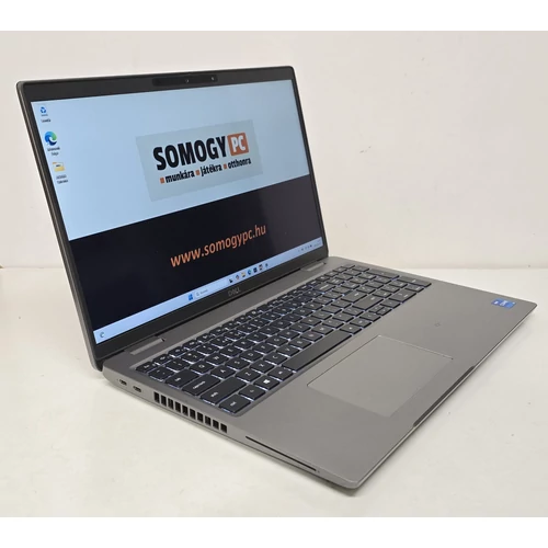 Dell Latitude 5520 Laptop/Notebook, 15,6"  FHD IPS Érintőkijelző, Intel® Core™ i5-1135G7 processzor, 16GB DDR4 Memória, 256 GB NVMe SSD, Bővítési lehetőségek, eredeti Microsoft Windows 11