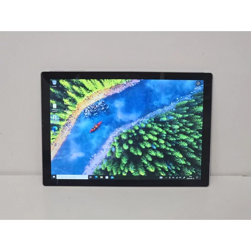 Microsoft Surface Pro 5,  Tablet, 12,3"  2736*1824  Érintőkijelző,  Intel® Core™ I5-7300U  processzor, 8GB DDR3 Memória, 256 SSD, eredeti Microsoft Windows 10