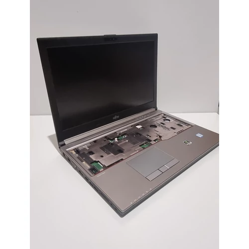Hiányos működő, Fujitsu Celsius H760, 15,6" FULL HD kijelző, Intel® Core™ I7-6820HQ 4 Mag 8 Szál  Processor, 8GB DDR4 Memória, 500GB Merevlemez, NVIDIA 4GB Videokártya, Windows 10