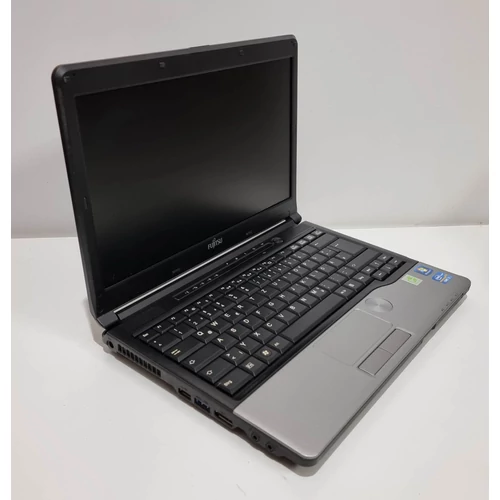 Fujitsu Lifebook S762, 13,3" ( 33,8 cm) HD, Kijelző,  Intel® Core™ i3-2370M  processzor, 4GB DDR3 Memória, 500GB SSHD, Bővítési lehetőségek, eredeti Microsoft Windows 10