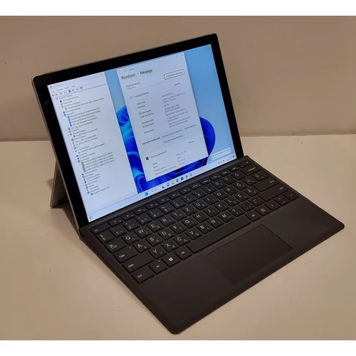 Microsoft Surface Pro 4, 12.3" QHD Érintős,  Intel® Core™ I5-6300U processzor, 4GB DDR4 Memória, 128GB SSD,  eredeti Microsoft Windows 10