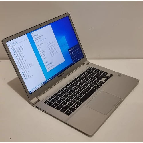 Samsung NP900X4D, Notebook/Laptop, 15" HD+ Kijelző,  Intel® Core™ I5-3337U processzor, 4GB DDR3 Memória, 128GB SSD, eredeti Microsoft Windows 10