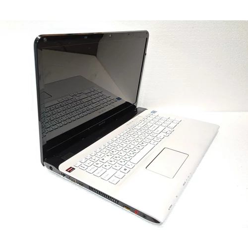 Sony Vaio Hófehér, 17,3" HD+  Kijelző,  Intel® Core™ I3-3110M processzor, 4GB DDR3 Memória, 128GB SSD, AMD Radeon 1GB Videokártya, eredeti Microsoft Windows 10