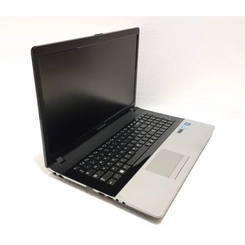 Samsung NP300E7A, 17,3" HD+ Kijelző,  Intel® Core™ I5-2340M processzor, 4GB DDR3 Memória, 128GB SSD, Nvidia GT520MX 1GB Videokártya, eredeti Microsoft Windows 10