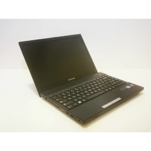 Samsung NP300V3A, 13,3" HD MATT, Intel® Core™ I5-2410M processzor, 4GB DDR3 memória, új 240GB SSD, NVIDIA 1GB videokártya, eredeti Microsoft Windows 10